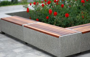 Как использовать гранит для создания каменных лавок и скамеек